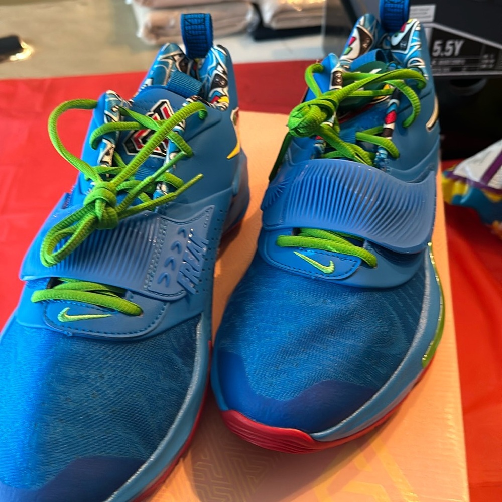 Basketball shoes